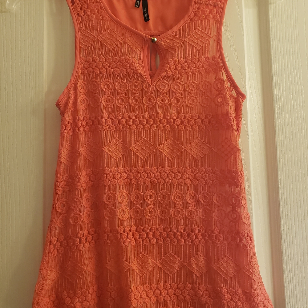 Sleeveless Tank Top with Textured Fabric